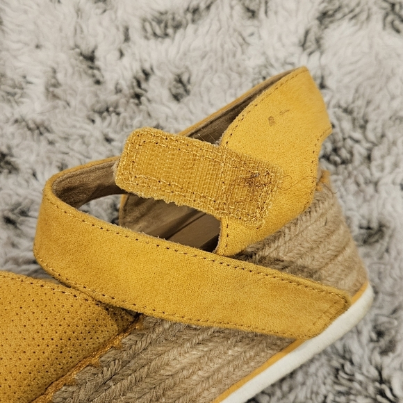 Dr. Scholls Open Toe Mustard Yellow 2.25" Wedge Espadrilles Hook Loop Close SZ 8 - Picture 10 of 13